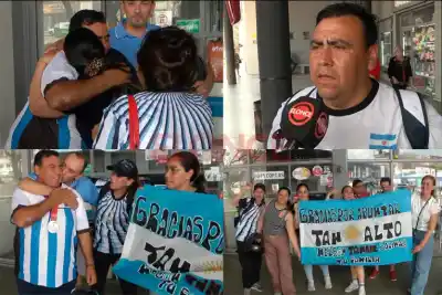 Volvió con una medalla de plata y una bandera lo esperaba en la Terminal: el gesto que no vio venir