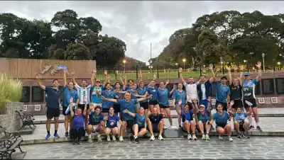 ¿Cómo homenajear a los héroes? Un grupo de jóvenes encontró su respuesta a las 6 de la mañana