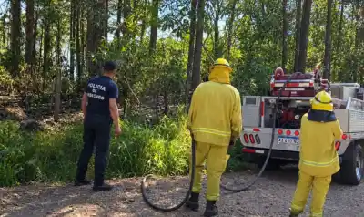 El fuego avanzó en San Vicente y los bomberos llegaron a la cantera: qué encontraron al llegar
