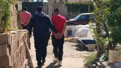 Las cámaras del 911 los vieron en vivo: lo que encontró la policía adentro de la casa