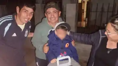 Un nene de 2 años se atragantó con una moneda en Carcarañá: la desesperada reacción de tres vecinos que evitó lo peor