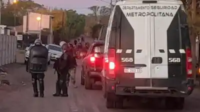 Centenario: una noche de furia en Vista Hermosa que terminó con la Policía bajo una lluvia de piedras