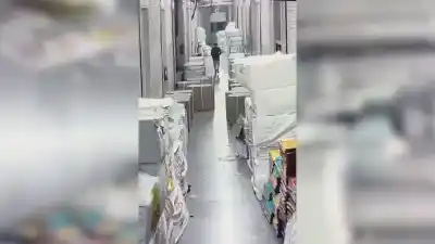 Le debían 100 dólares del sueldo, entró al mercado con una mochila y lo que hicieron las cámaras lo condenó