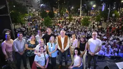 Tucumán Danza desbordó la Plaza Independencia: el detalle que emocionó al gobernador