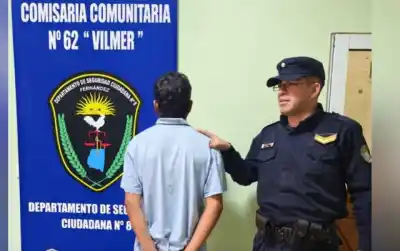 La interceptó al salir del colegio y terminó aprehendido: el detalle que lo complicó