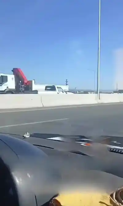 Manejaba tranquilo por Ruta 40, pero algo lo delató: no iba solo en su carril