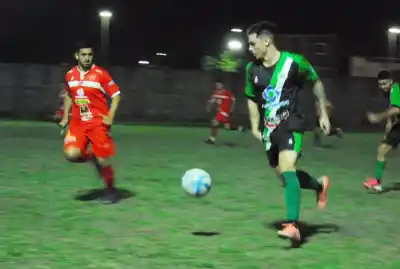 El puntero juega en casa y quiere estirar la diferencia: ¿lo logrará?