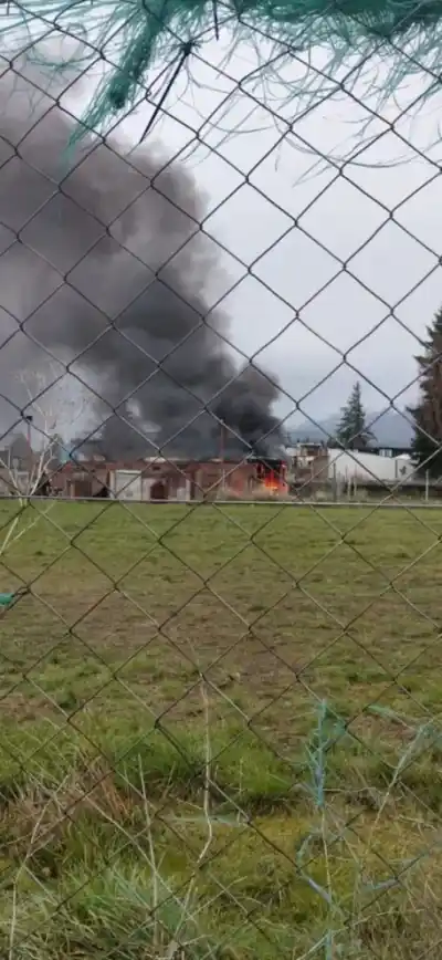 Ardió el vestuario del CAB 16: el fuego no llegó solo