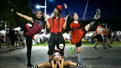 Dúo D2: la familia de circo neuquina que se animó a cruzar el océano con un sueño de 20 años