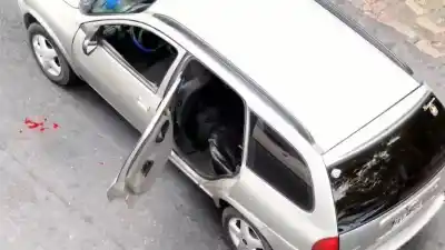 Una mujer policía dispara dentro de un auto en movimiento: cuatro heridos y un conductor en estado crítico
