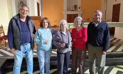 Recorrieron media provincia buscando una iglesia: la encontraron por una placa que no esperaban