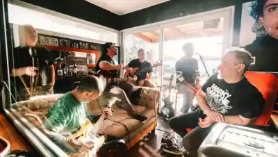Viajó desde Córdoba con la batería de Marky Ramone y algo pasó en Viedma que lo dejó sin palabras