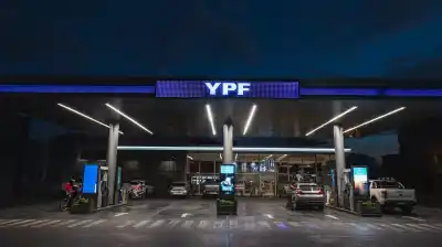 ¿Cómo frenar la escalada en los surtidores? Las petroleras y el Gobierno implementan un plan de contención