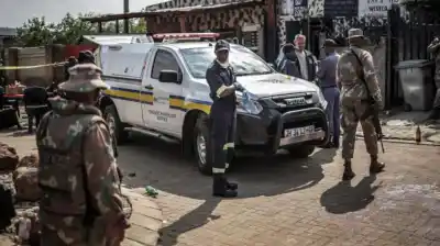 "Llegaron con AK-47 y dispararon contra todos": 27 muertos en una noche de terror en Sudáfrica