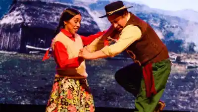 El Bolsón: la pareja que baila folklore rionegrino en universidades de EE. UU. y va por un título que nunca lograron