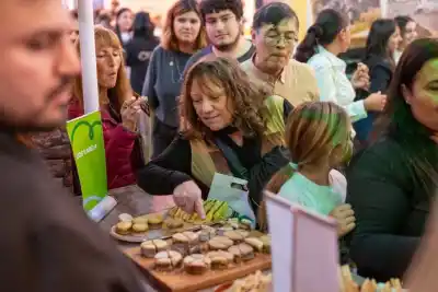 Catamarca desembarcó en la FIT con un stand que hizo probar hasta la nuez confitada