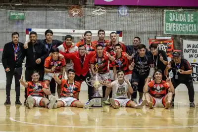 Iban 3-0 abajo en la final y lo empataron, pero a 43 segundos apareció el verdugo