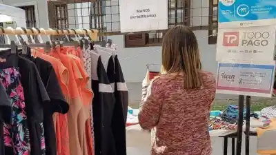 Más de 70 emprendedores se juntan en Plaza Mansilla: la feria que promete regalos distintos para el Día de la Madre