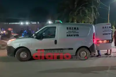 Derraparon para esquivar a un perro y terminaron los tres en el hospital