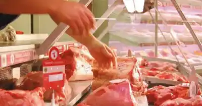 Entró a una carnicería de Guaymallén y salió con la mercadería escondida entre la ropa