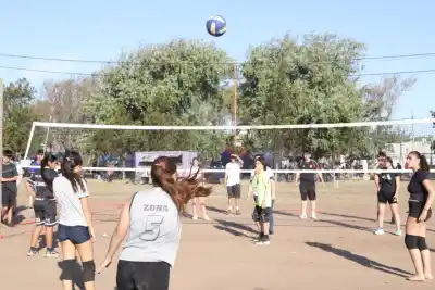 General Pico se llenó de deporte y música: el detalle que eligieron para cerrar la Estudiantina