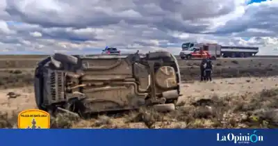 Cinco ocupantes de un auto volcado en la Ruta 281 terminaron en el hospital
