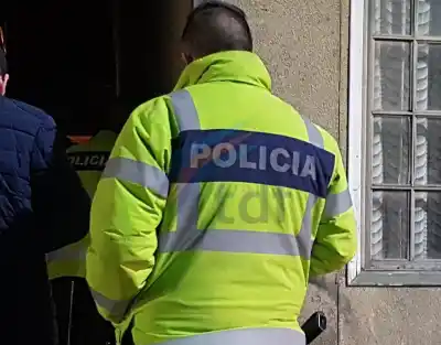 Tres hombres huyeron con una bolsa, pero la policía los esperaba: lo que había adentro los delató