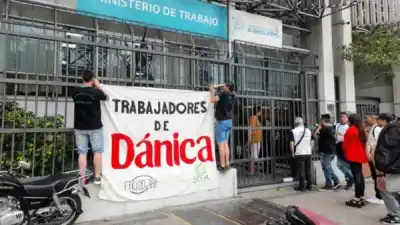 La ex Dánica cierra en Llavallol tras 90 años y los trabajadores redoblan la apuesta
