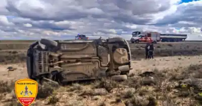 Un auto volcó en la Ruta 281 y sus cinco ocupantes terminaron lejos del vehículo