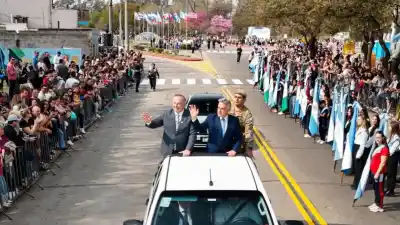 Villa María: el gobernador anunció un aporte millonario para cada institución, pero nadie esperaba lo que pasó después
