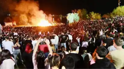 El fuego se llevó al Gaucho Papoi y cerró la Estudiantina: el momento que todos esperaban