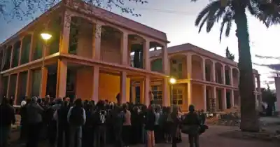 Dos noches para caminar el Cementerio: médicos, amores y escándalos mendocinos