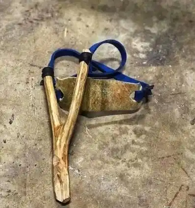 Jugaban con gomeras en el barrio y una piedra terminó en el ojo de un nene de 10 años
