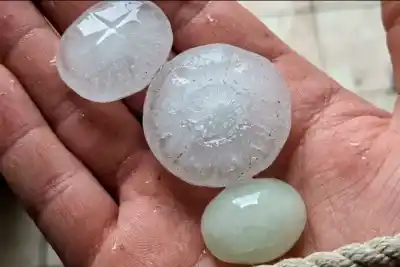 El cielo se puso negro en pleno domingo: dos veces cayó granizo en Gualeguaychú y no fue lo único