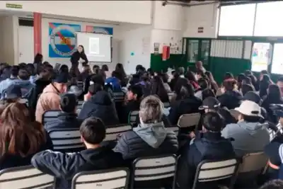 Docentes de Concepción del Uruguay aprenden a detectar una señal que casi nadie ve en el aula