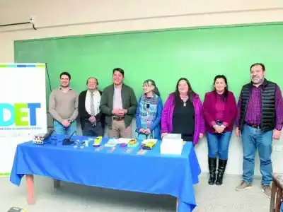 Se anotaron 40 para aprender un oficio que ahora todos quieren, pero hay 25 esperando afuera