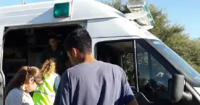 Iba en moto a su casa en Luján y un auto que venía detrás le cambió el destino