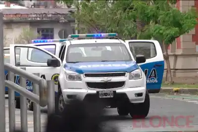 Dijo que se sentía mal, frenó la moto y terminó en el hospital: lo que encontraron entre sus prendas