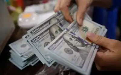 Nuevo máximo histórico: el dólar “blue” vuelve a subir y se negocia a $ 423 en Tucumán