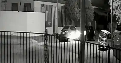 Estacionó su auto en zona sur, se fue a dormir y lo que encontró a la mañana la dejó sin palabras