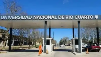 La UNRC arranca la semana con las aulas y los pasillos vacíos: hasta cuándo siguen los paros