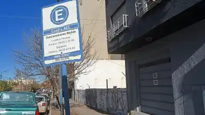 El lunes arrancás el auto y no pagás estacionamiento: qué comercios no abren en Neuquén