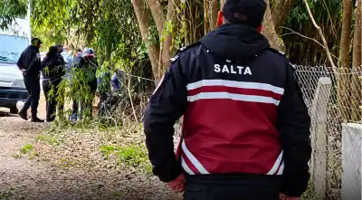 Encontraron a un adolescente sin vida en un canal de Las Lajitas: lo que investigan ahora