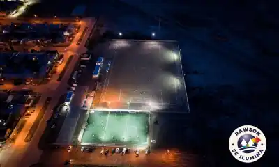 200 chicos entrenan de noche en Roca y ahora nadie se queda a oscuras