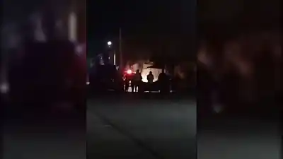 Una moto chocó contra un camión estacionado en Alto Comedero: hay una víctima fatal y una joven internada