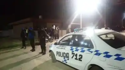 Lo esperaron, lo tomaron del cuello y gatilló tres veces: la bala sigue alojada en su cabeza