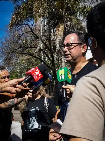 A un año y medio de la tragedia, la familia de Mili volvió a la esquina y dejó una marca imborrable