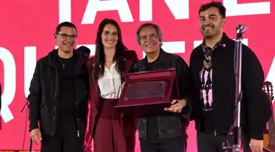 Los Nocheros brillaron en la FIT y se llevaron un homenaje que nadie esperaba