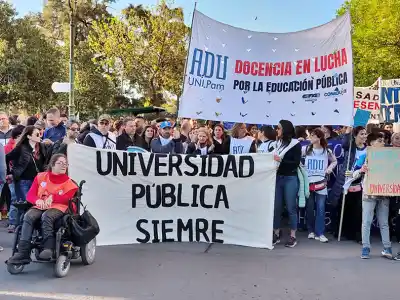 Docentes de la UNLPam paran 72 horas: el plazo que vence justo el primer día
