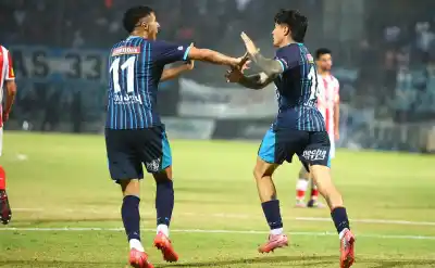 El lobo dejó pasar su chance y ahora se juega el ascenso en cinco finales